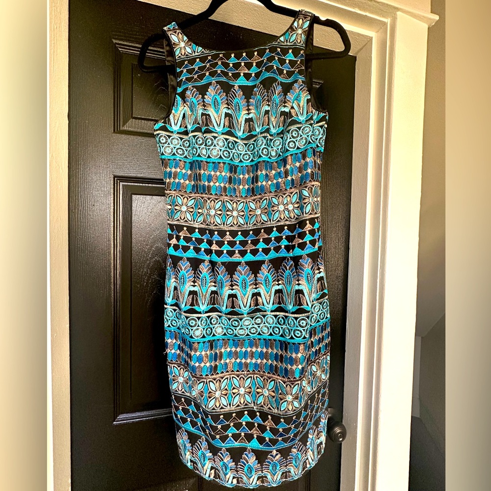 White House Black Market Embroidered dress, Size 0, NWT